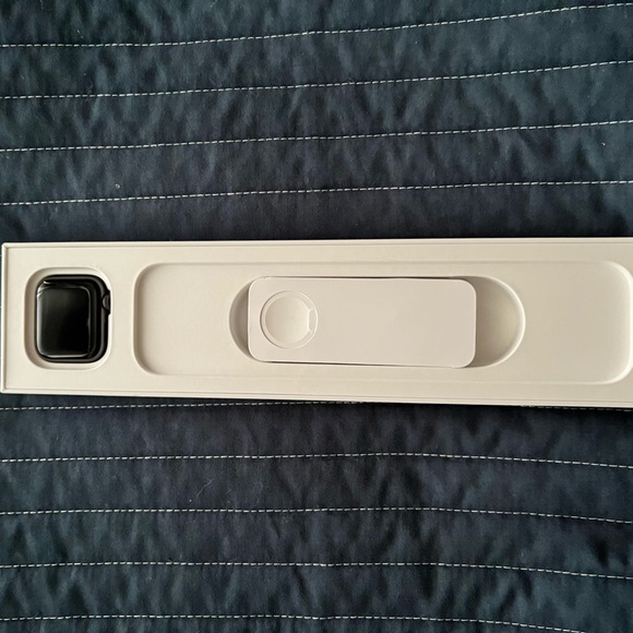 40mm Apple Watch SE (1st gen.) - Picture 5 of 13